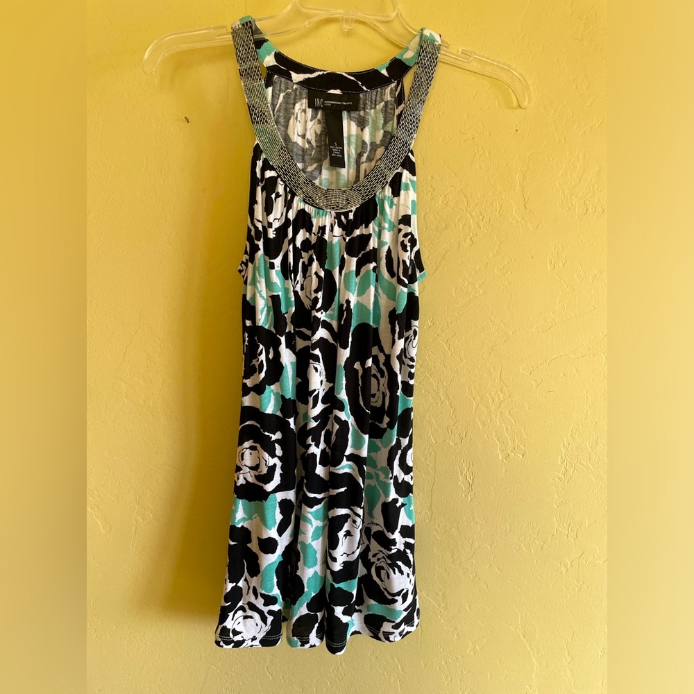 🩷 EUC INC Floral Colorful Sleeveless top with sequence. Size S